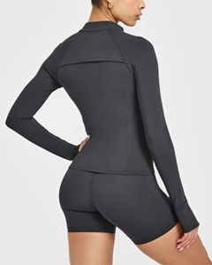 Chaqueta deportiva de running para mujer, personalizada, de ajuste ceñido, de secado rápido, con cremallera completa, orificios para los pulgares, ventilación trasera, para yoga, entrenamiento y gimnasio, que realza el contorno corporal. - Product Image 4