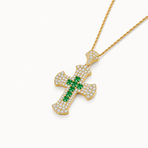 Pendentif croix plaqué or jaune 18 carats avec pavé de moissanite et diamants ronds taille brillant - Product Image 1