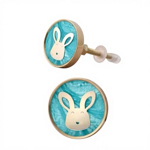 Poignée de tiroir pour enfant en bois, laiton et corne d'os, motif lapin, design marbre bleu, écologique, durable, moderne, installation facile - Product Image 5