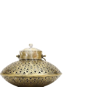 Travail de coupe complexe tenture murale brûleur d'encens élégant accessoire de maison artisanal pour la méditation Yoga et décor spirituel - Product Image 3