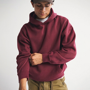 Sweat à capuche classique Dune pour homme — Assortissez-le avec des jeans noirs ou des joggers et des baskets épurées pour un look moderne. Fabricant ODM. - Product Image 3