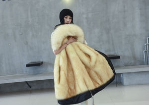 เสื้อคลุมโปโลขนเฟอร์ฟ็อกซ์เทียมกันน้ำลายสก็อตยาวแบบมีฮู้ดสำหรับผู้หญิง เสื้อโค้ทฤดูหนาวหนานุ่มแบบติดกระดุม - Product Image 3