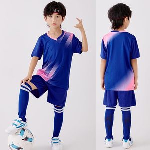 Ensemble de maillots de football unisexes personnalisés OEM, bleu rose, manches courtes, tissu respirant en polyester, shorts à taille élastique - Product Image 4