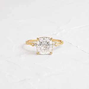 Anillo de diamante de laboratorio con corte cojín certificado por IGI con piedras laterales, oro macizo de 10K, 14K, 18K, engaste de garras, joyería fina para compromiso y boda para ella - Product Image 1