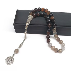 Cuentas de tasbih de piedra redonda color melocotón claro con imame naranja y borlas de hojas, disponibles a precios de mayoreo. - Product Image 2