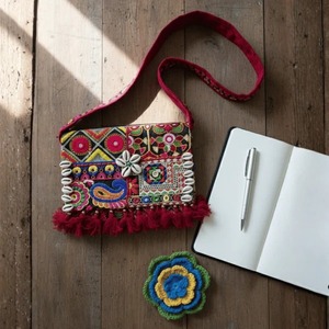 Sac bandoulière brodé Riwaayat Kambhari, très demandé, qualité supérieure, artisanat traditionnel, disponible à la vente - Product Image 5