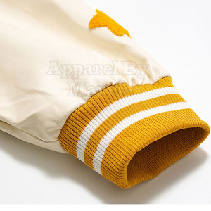 Chaqueta Varsity para Hombre de Material de Alta Calidad Diseñada para Mantenerte Abrigado y con Estilo Durante las Temporadas de Otoño e Invierno - Product Image 6