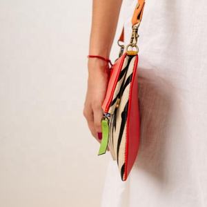 Sac à bandoulière de stade en cuir véritable de style occidental vintage à la mode pour femmes avec un design complexe pour l'été printemps automne - Product Image 3