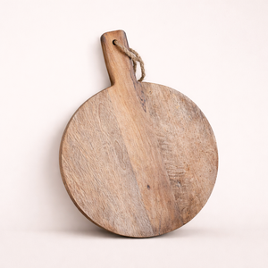 Planche à découper ronde en bois rustique avec poignée de suspension, épaisse, durable, compatible couteaux, finition rustique pour couper, servir et décorer - Product Image 1