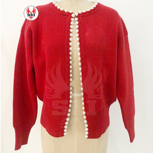 Pull long personnalisé pour femme Delta, rouge et blanc, col ouvert sur le côté, coupe ample, avec lettres de sororité grecque, style manteau-pull - Product Image 6