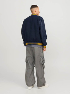 Veste de baseball pour homme de haute qualité avec broderie, logo personnalisé en chenille, taille américaine - Product Image 6