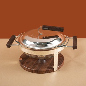 Plat à chafing rectangulaire en acier inoxydable martelé avec base et poignées en bois, chauffe-plats professionnel pour buffets et traiteurs hôteliers - Product Image 1