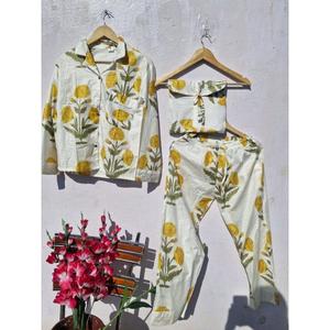 ชุดนอนผ้าฝ้ายพิมพ์ลายดอกไม้สำหรับผู้หญิง |   ชุดนอนลายทางอินเดียทำมือ |   ชุดนอนผ้ามัสลินเนื้อนุ่ม - Product Image 1