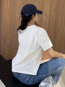 Camiseta Gráfica Blanca 100% Algodón, Cuello Redondo, Manga Corta, Diseño Personalizado de Olas en Atardecer Azul, Moda Verano, Camisetas para Mujer - Product Image 3