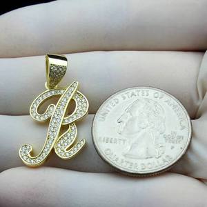 Collier de naissance en argent 925 avec lettre R, serti de diamants et de moissanite, style statement, vente en gros et pas cher, pendentifs et breloques raffinés - Product Image 6