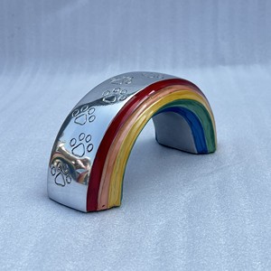 โกศใส่เถ้าสัตว์เลี้ยง Evana Impex ขนาด 8 นิ้ว รุ่น Beautiful Rainbow ดีไซน์ทันสมัย ทนทาน ทำจากอะลูมิเนียม สามารถปรับแต่งได้ สำหรับใส่เถ้าสัตว์เลี้ยง - Product Image 5