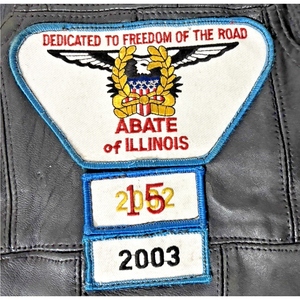 Gilet de motard en cuir véritable personnalisé avec patchs brodés, fermeture à boutons-pression, plusieurs poches et grands patchs au dos ! - Product Image 6