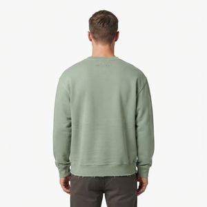 เสื้อสเวตเชิ้ตคอกลมสีเขียวเซจสำหรับผู้ชาย ทรงโอเวอร์ไซส์ ขอบดิบ แขนยาว สไตล์ลำลอง สตรีทแวร์ - Product Image 2