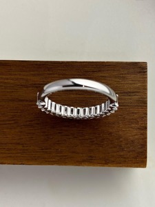 แหวนเพชรทรงเหลี่ยมมรกต 1.50 กะรัต เพชรเพาะเลี้ยงในห้องปฏิบัติการ แหวนนิรันดร์ทองคำขาว 14K ครึ่งวงแหวนนิรันดร์ แหวนแต่งงานแบบซ้อนได้ เพชร CVD - Product Image 3