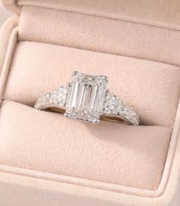 Colección de anillos de boda premium, elegantes, de oro, para compromiso y promesa, regalo de proveedor indio al mejor precio. - Product Image 1