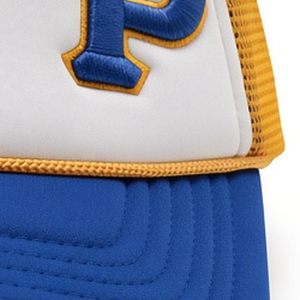 Gorra Trucker Blanca con Bordado Azul Rey y Dorado, Diseño de Letras Griegas, Malla Trasera, Visera Curva, Ajustable con Cierre a Presión, Casual para Mujer - Product Image 4