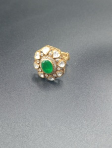 Anillo de cóctel clásico Amaira Jewels SM-682 con forma de estrella y doble gemas verdes, chapado en oro de 18 quilates, para mujer, para boda, compromiso, con engaste glamuroso tipo pavé. - Product Image 4