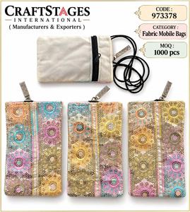 Pochette bandoulière verticale de style indien Gujarati avec broderie au fil, clip métallique et fermeture éclair au dos - Product Image 3