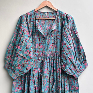 เดรสลำลองผู้หญิงผ้าฝ้ายทอแบบเรียบ ความยาวปานกลาง แขนสั้น ทรงเอ็มไพร์ เอวสูง ทรงเบบี้ดอลล์ โอเวอร์ไซส์ คอวี ทรงหลวม ใส่สบาย - Product Image 2