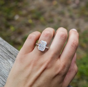 Anillo de Eternidad de Plata de Ley 925 con Baño de Rodio, Lujoso, con Moissanita de Corte Radiante de 3 Quilates y Engaste de Garras, para Boda o Compromiso - Product Image 3