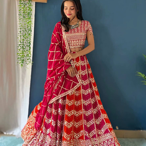 ชุดเลเฮนกาโชลีอินเดียสไตล์บอลลีวูด หรูหรา ทันสมัย สวยงาม โดดเด่น ดีไซน์เนอร์ระดับพรีเมียม สำหรับเจ้าสาว ให้ลุคแบบราชวงศ์ - Product Image 1