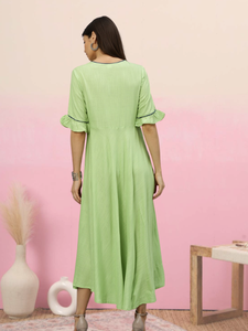 ชุดเดรสอานาร์กาลีผ้าเรยอนปักลายสไตล์ชาติพันธุ์สีเขียวทรงบานสำหรับฤดูร้อน ขายส่ง ผลิตจากวัสดุรีไซเคิล แห้งเร็ว สวมใส่สบาย - Product Image 2