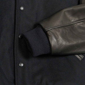 Chaqueta Varsity de Lona Ligera Personalizada para Hombre, la Más Vendida, Cálida para Invierno, Uso Casual, Cuello Alto, Logotipo Frontal, Transpirable y de Secado Rápido - Product Image 4