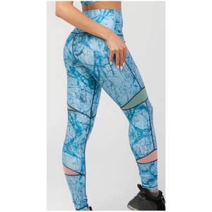 Leggings de yoga sans couture pour femmes, personnalisés par sublimation, de haute qualité, taille haute, élastiques, unis, séchage rapide, effet compression - Product Image 4