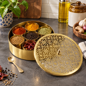 Ensemble de boîtes à épices en laiton pur Royal avec couvercle et cuillère à motifs sculptés, boîte à épices ronde multi-compartiments pour le rangement en cuisine - Product Image 2