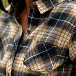 Nueva Camisa Casual de Franela para Mujer con Botones y Bolsillo con Solapa a Cuadros, Manga Larga, Venta al por Mayor - Product Image 6