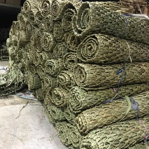 Parasol en feuilles de palmier naturelles 1,8 m, parasol de jardin et de plage en chaume, fabricant vietnamien, fournisseur en gros pour les complexes hôteliers en plein air, exportation - Product Image 1