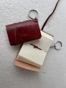 Carnet de notes compact en cuir véritable de qualité supérieure avec fermeture à sangle, idéal pour les voyages, article cadeau - Product Image 2