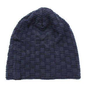 Gorro de punto cálido con textura suave diseñado para actividades al aire libre, viajes, uso casual y temporadas frías. - Product Image 2