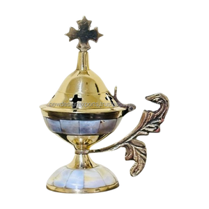 Incensario de Latón de Fina Elaboración Artesanal con Cruz y Concha Decorativas - Product Image 1