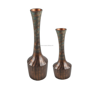 Jarrones de Aluminio Cuadrados de Alta Demanda, Tendencia Actual, con Líneas Doradas y Blancas, Patrón Texturizado, Diseño Moderno con Centro Recortado, Ideales para Bodas - Product Image 4