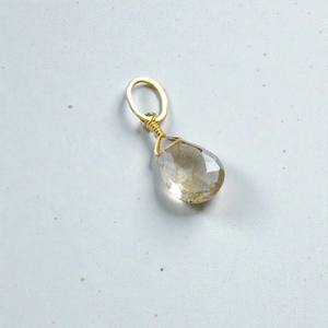 Colgante de Rutile Dorado Natural Facetado en Forma de Pera, Envuelto en Alambre de Plata Chapado en Oro de 14K, Gema Verde, Amuleto de Joyería Religiosa - Product Image 1