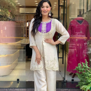 Ensemble 2 pièces pour femme, prêt-à-porter, style soirée, comprenant un Kurti sans col à manches courtes et un pantalon Palazzo, en tissu modal brodé avec dentelle romaine lourde - Product Image 1