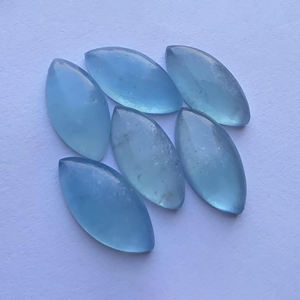 Gema suelta natural de aguamarina lechosa, cabujón, forma marquesa, calibrada, con base plana - Product Image 4