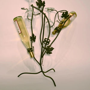 ชั้นวางไวน์โลหะสีเขียวสไตล์ชนบท พร้อมที่แขวนแก้ว ดีไซน์แบบสวนองุ่นฝรั่งเศส สำหรับตกแต่งขวดไวน์ - Product Image 1