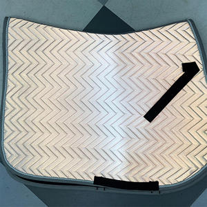 Tapis de selle d'équitation personnalisé pour dressage et saut d'obstacles, mousse de haute qualité, satin doux et respirant, logo personnalisé, vente en gros - Product Image 3