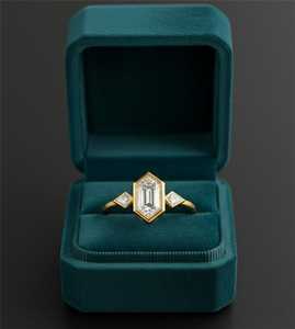 Anillo de Compromiso Clásico con Moissanita de Corte Hexagonal, Oro de 14K, Engaste Completo con Tres Piedras, Anillo de Boda, Regalo de Aniversario para Esposa - Product Image 6