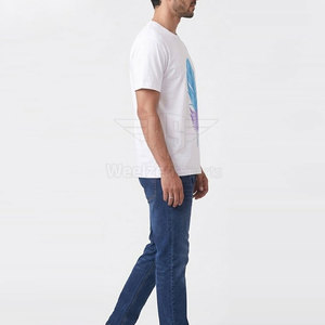T-shirt homme premium à imprimé graphique, streetwear stylé, coton doux, confortable, décontracté, pour tous les jours, tendance pour la saison estivale - Product Image 3