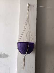 Macetero Colgante de Macramé Moderno Basantpriya, Cesta para Plantas de Plástico Hecha en India para Hogar y Jardín - Product Image 1