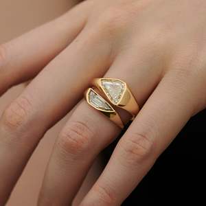แหวนเพชรทรงสามเหลี่ยมชุบทอง 14K แบบยูนิเซ็กซ์ สไตล์คลาสสิกสำหรับงานหมั้น - Product Image 6