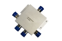Diviseur de puissance RF à 4 voies Wilkinson pour micro-ondes 0,7-2,5 GHz 20 W à onde continue, faible VSWR 1,30:1 pour la distribution de signal RF